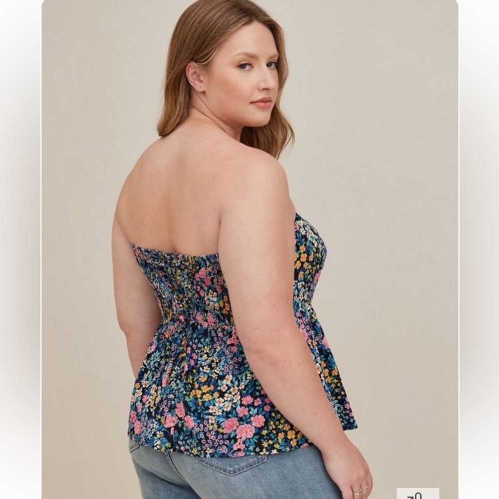 Torrid - Size 2 - Picture 2 of 11